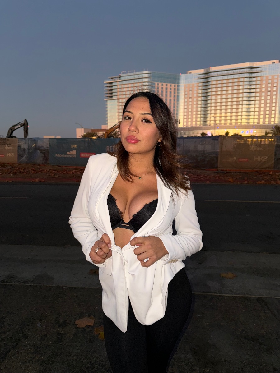 Take a pause and enjoy Ali Cruz — streaming from Puyang