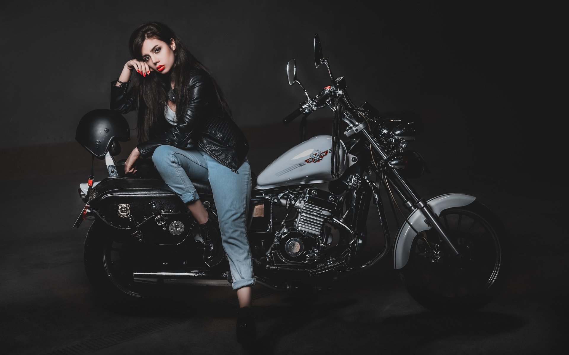 Biker girls: style and drive in Puyang
