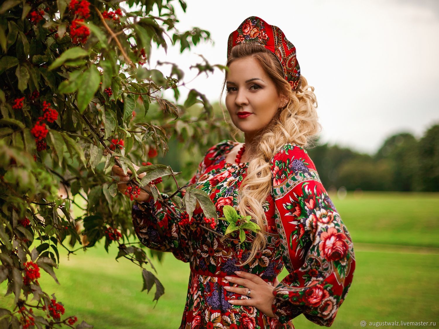 Women in Slavic costumes in Puyang