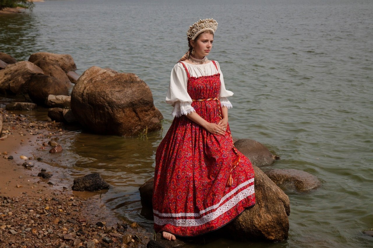 Women in Slavic costumes in Puyang
