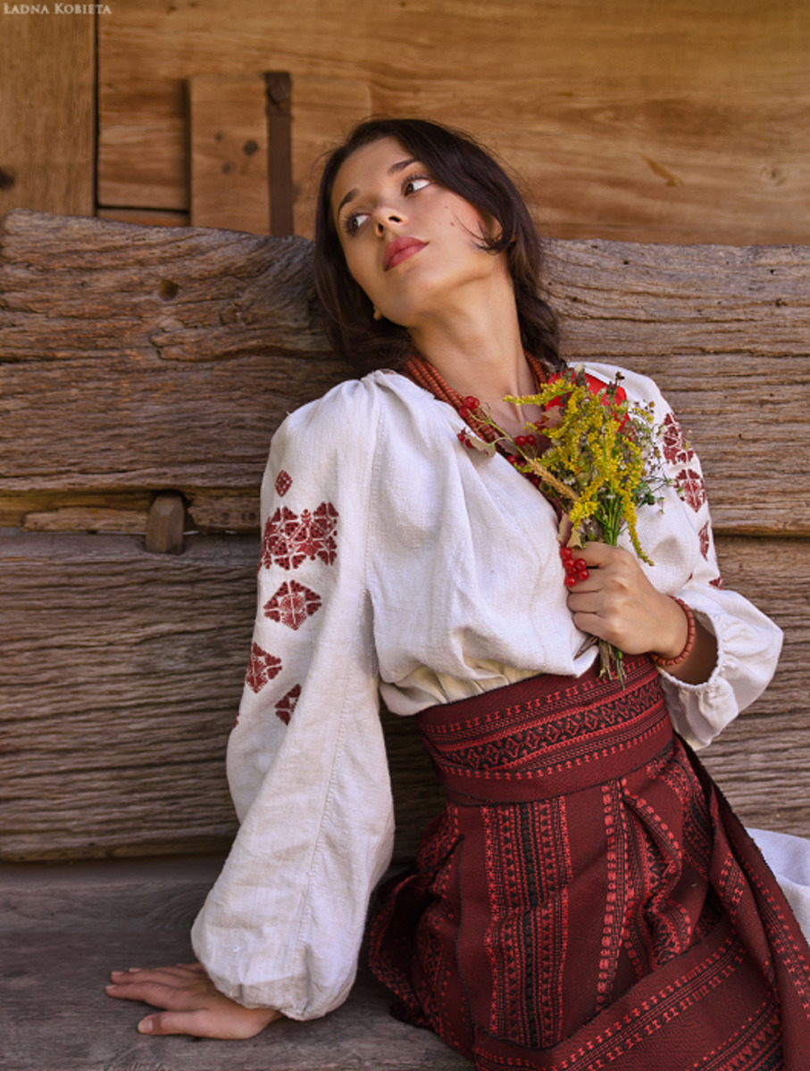 Girls in Slavic costumes in Puyang