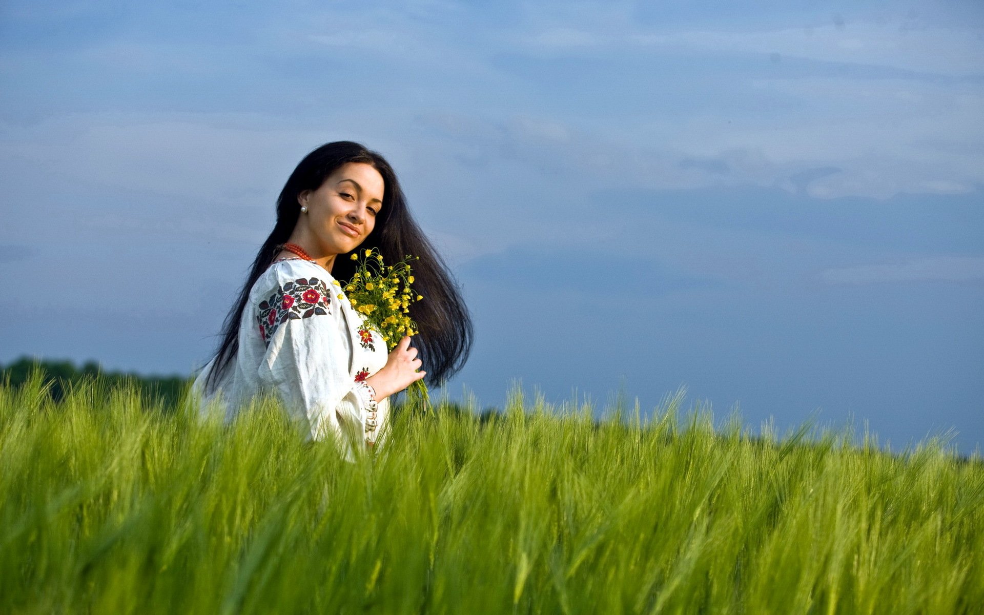Girls in Slavic costumes in Puyang