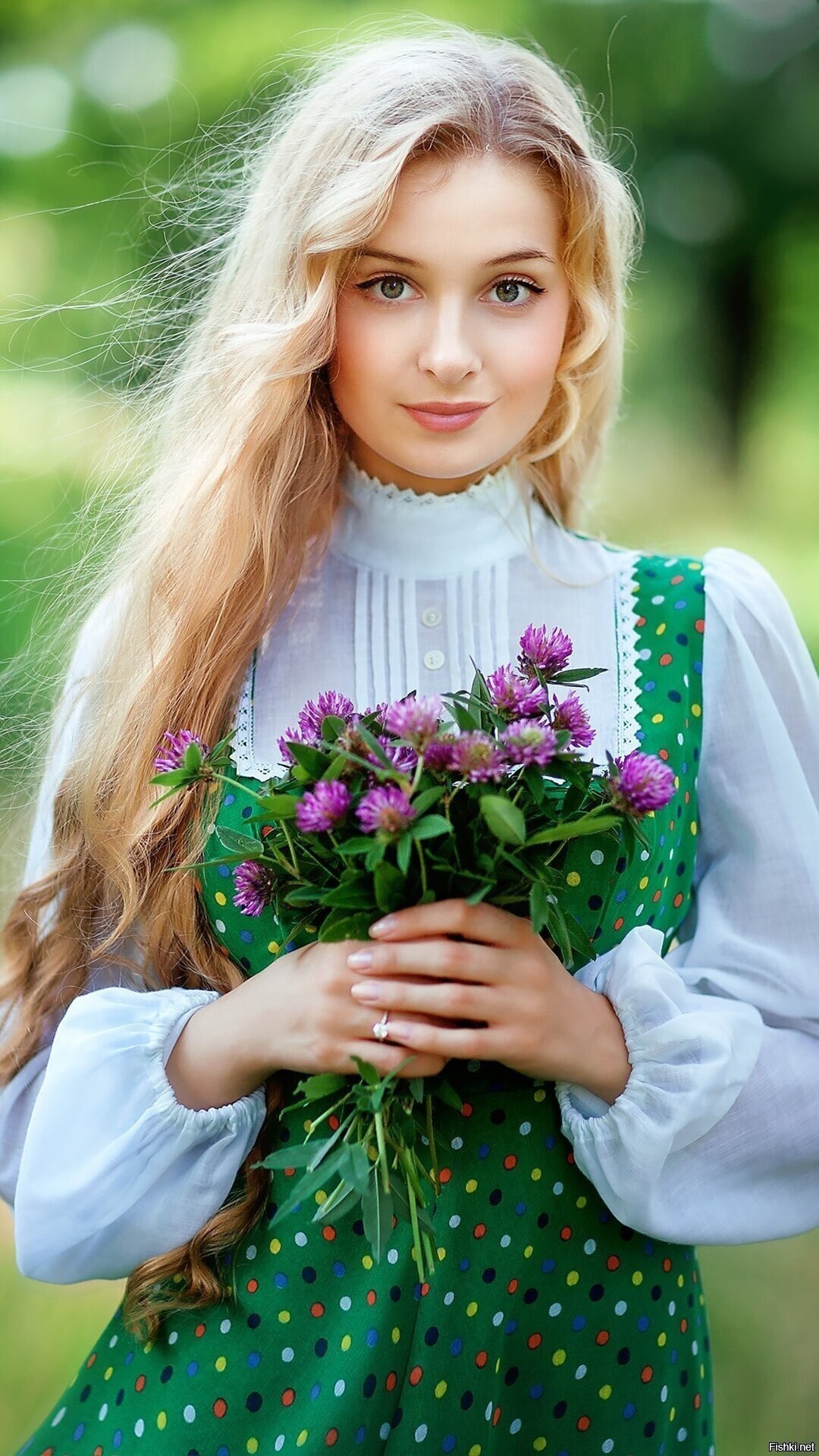 Girls in Slavic costumes in Puyang