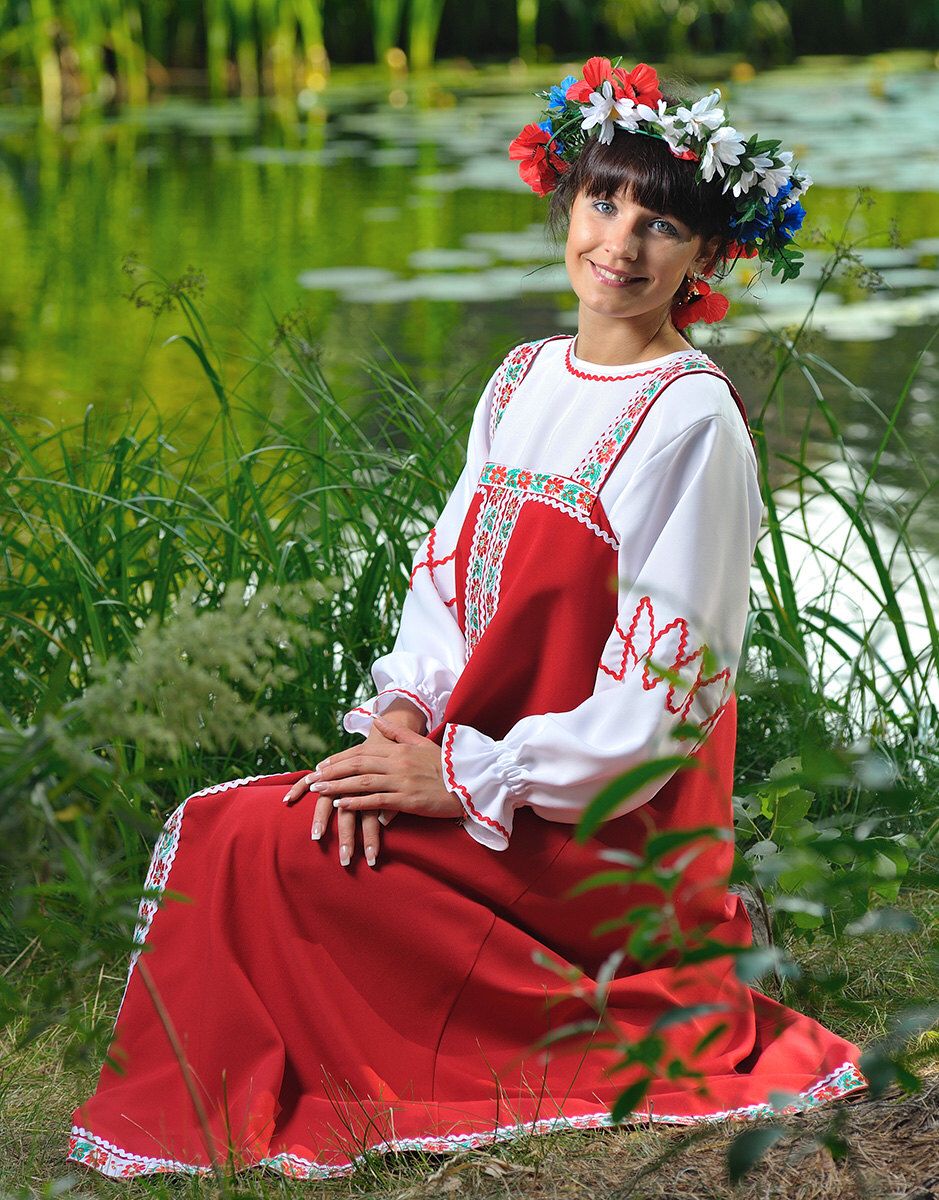 Beautiful girl Girls in Slavic costumes in Puyang