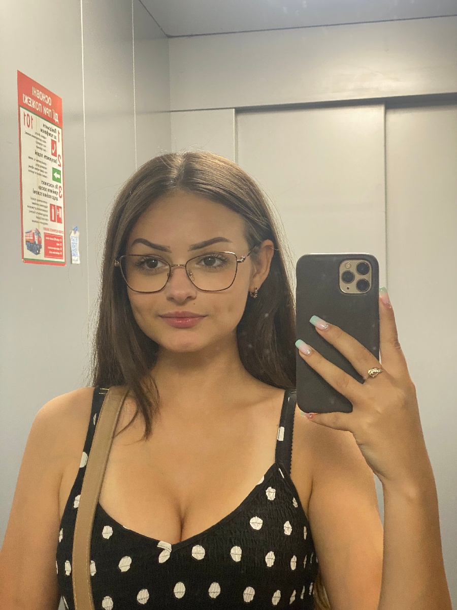 Sexy model Stacy in Puyang